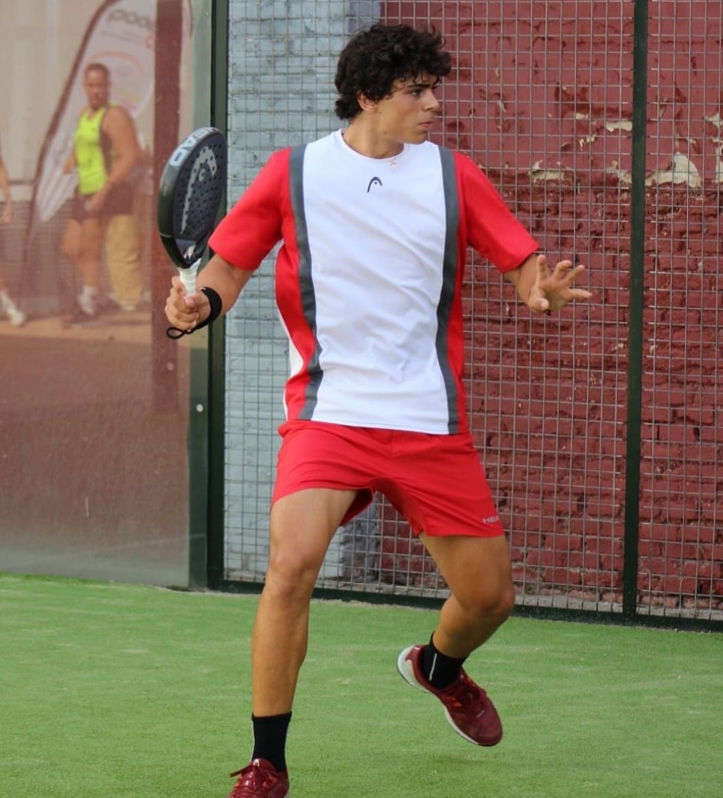 Padel categoría Sub 18: Guillermo  Fernández alcanza el número 1 de mundo.
