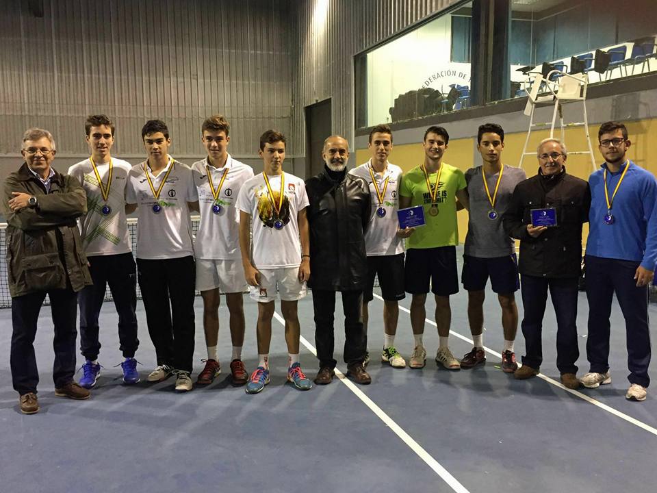 La selección provincial de Tenis de Segovia se proclama campeona de Castilla y León por equipos absolulto