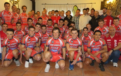 Once ciclistas segovianos en el Equipo Madrileño Esteve