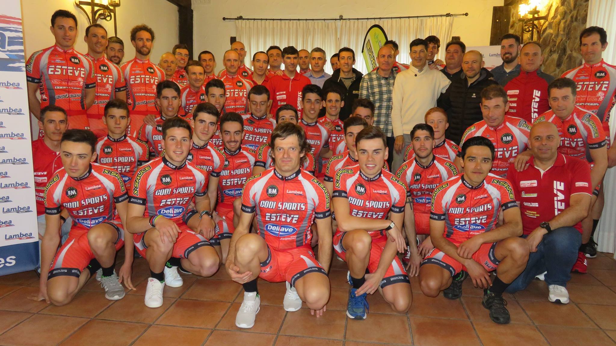 Once ciclistas segovianos en el Equipo Madrileño Esteve