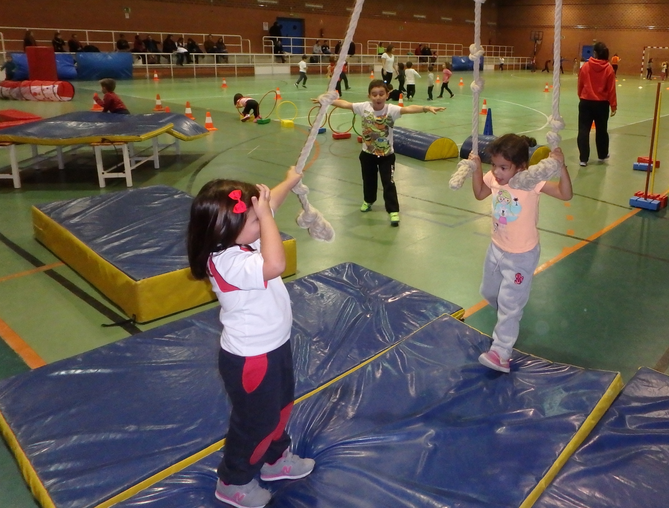 Lanzar, correr, disfrutar y aprender con los Juegos Deportivos fue la clave de los encuentros del Viernes