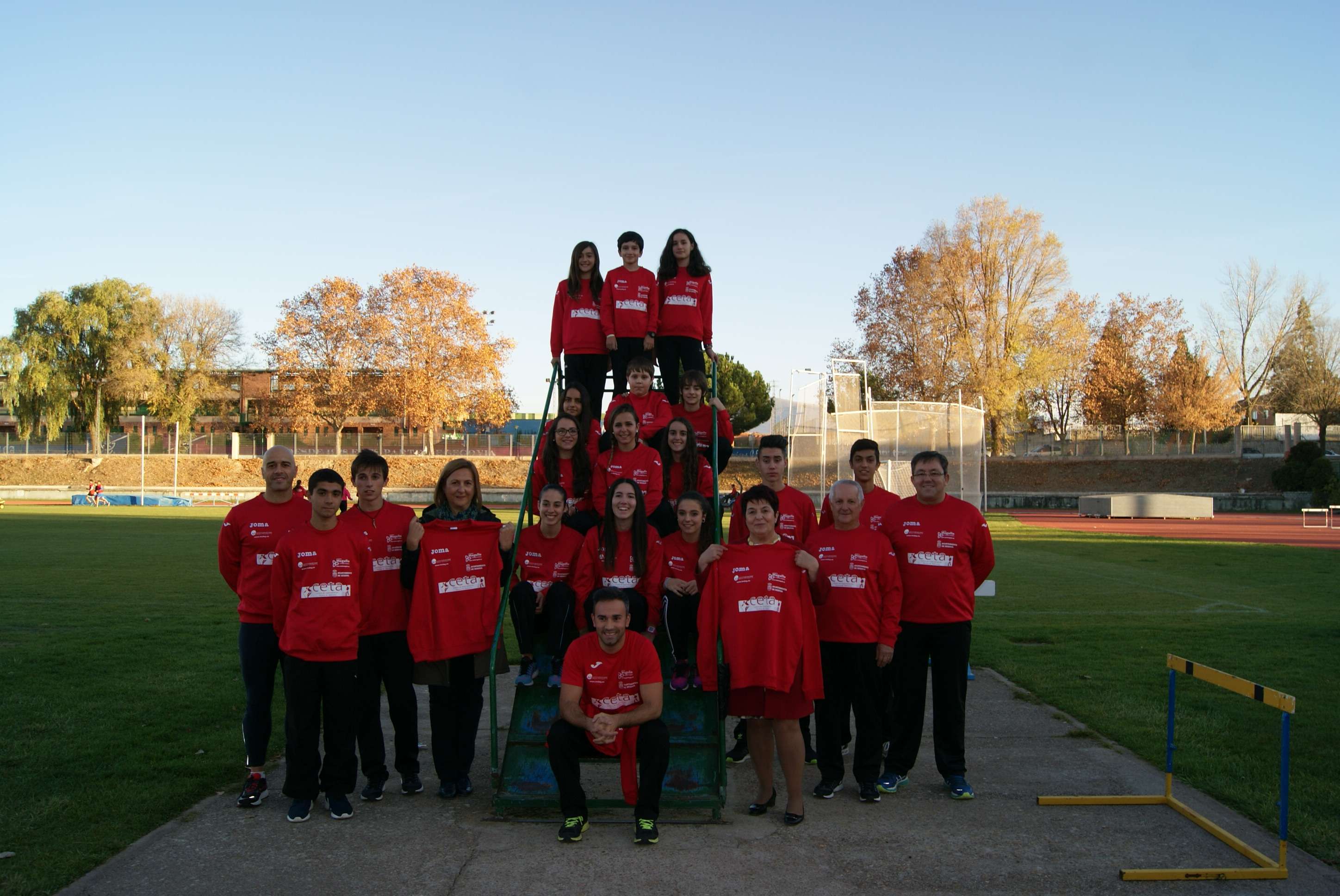 La Alcaldesa acompaña a los deportistas becados por el CETA en su presentación oficial