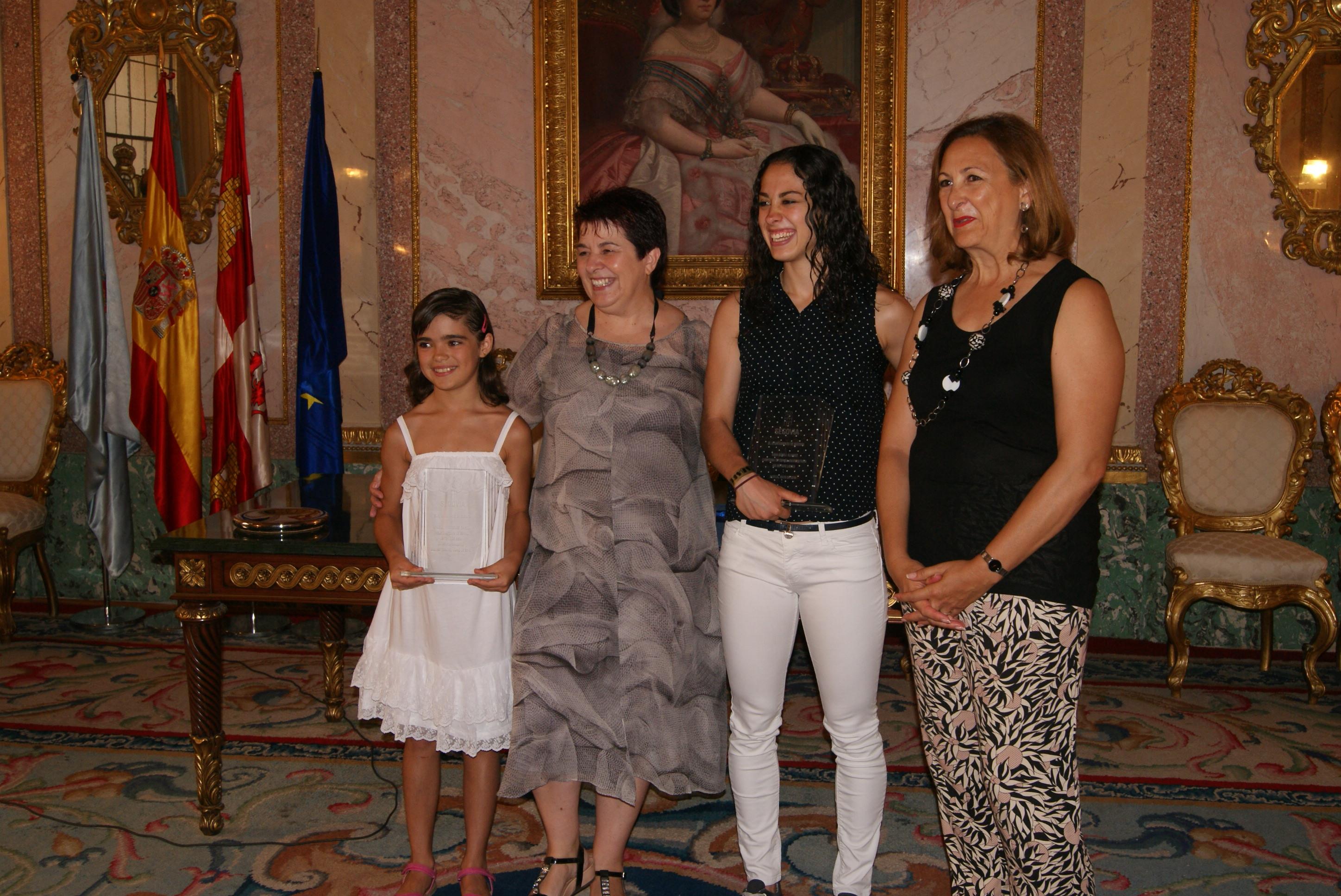 Homenaje a las deportistas Sara Gómez y Ángela Rodríguez