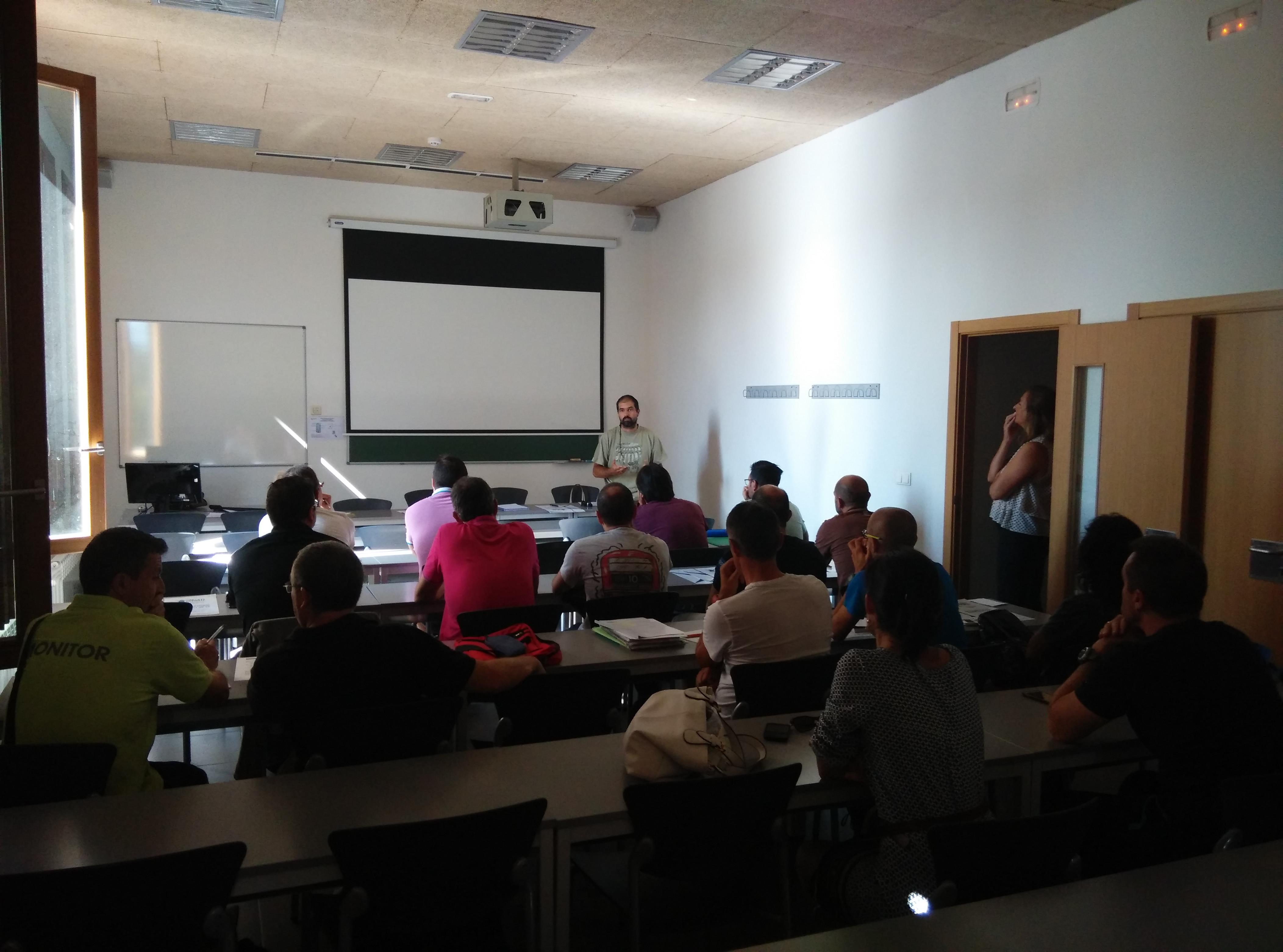 Convocatoria a los profesores de Educación Física y representantes de Centros Educativos con relación al deporte y actividad física para el curso 2016/17