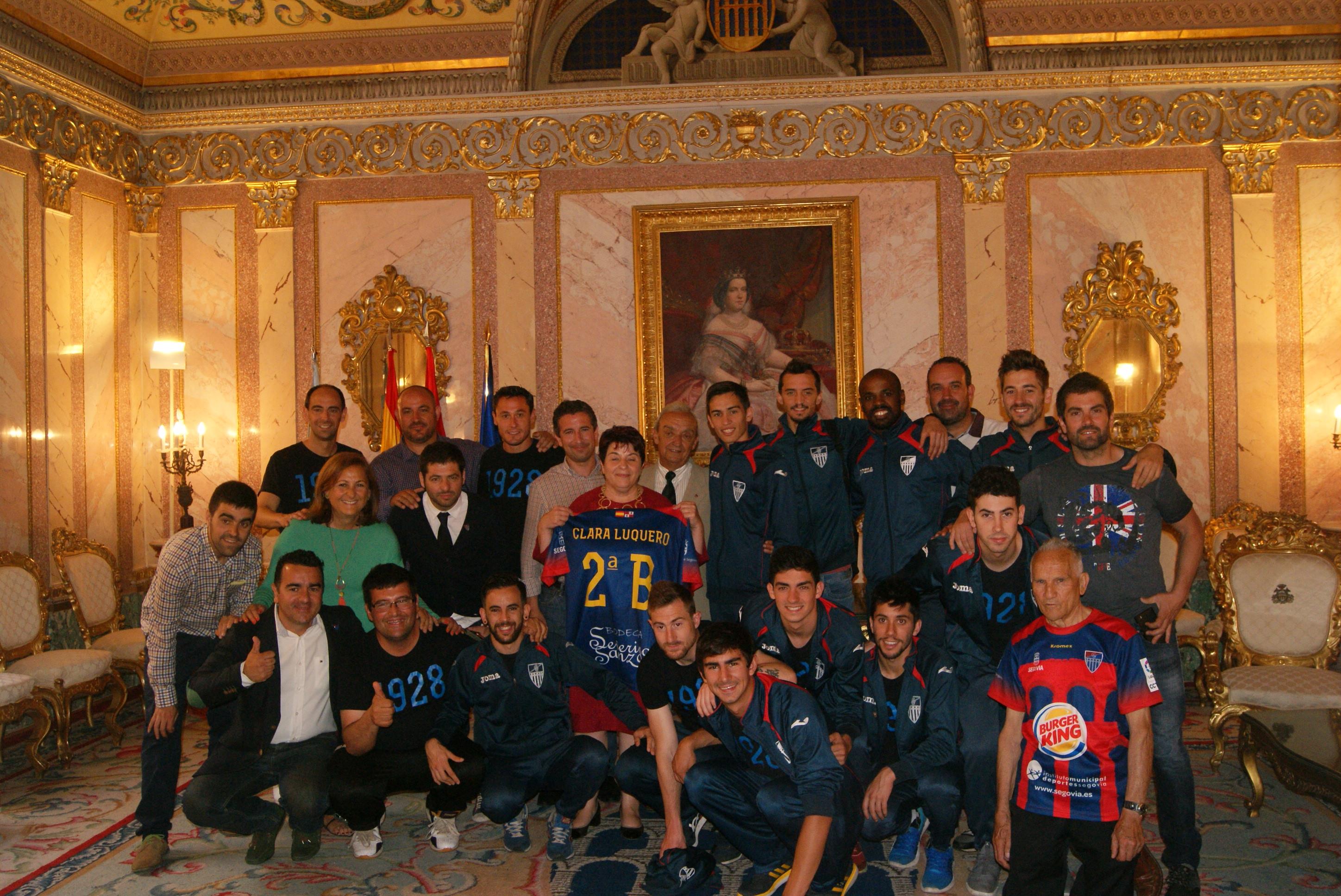 Visita de la Gimnástica Segoviana a la Alcaldesa, Clara Luquero