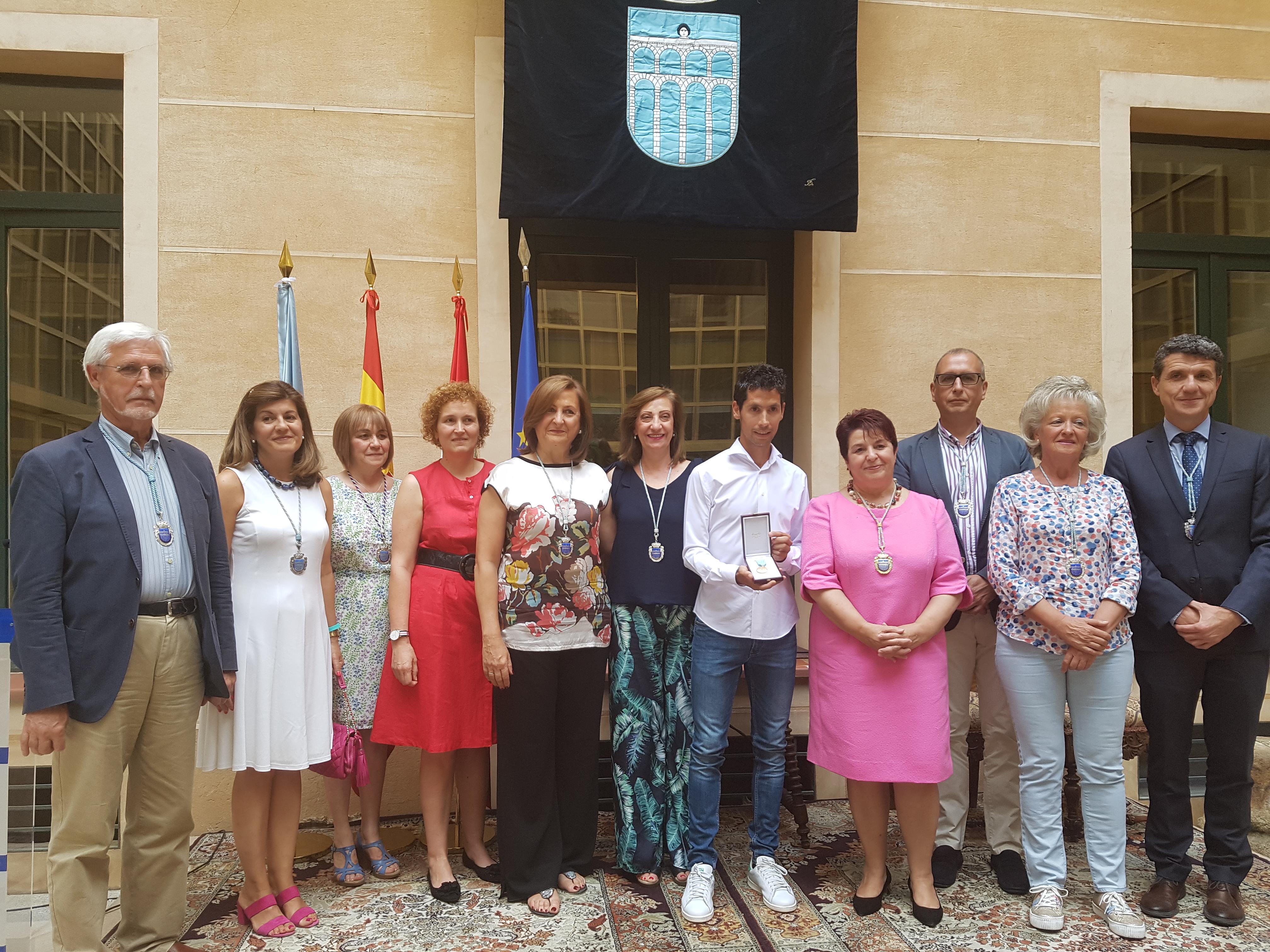 Acto de Entrega de la Medalla al Mérito Deportivo a Javier Guerra