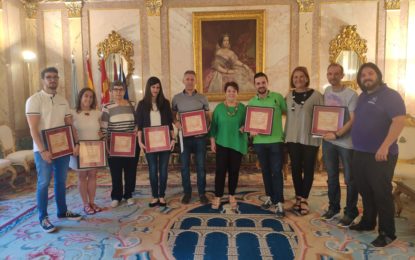 El Ayuntamiento de Segovia reconoce el trabajo realizado por profesores, monitores y entrenador implicados en el programa integral de Deporte Escolar