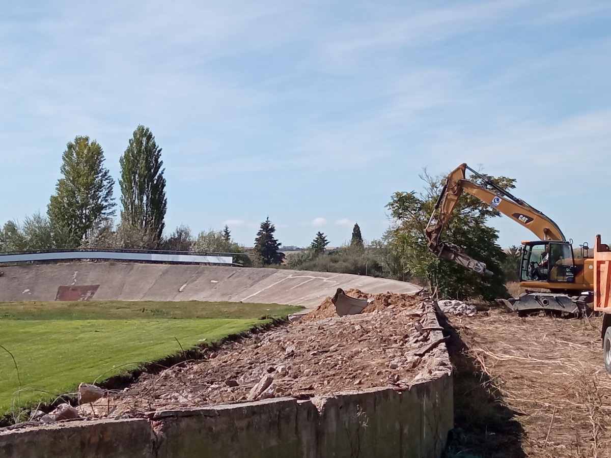 Comienza la demolición del velódromo de Madrona