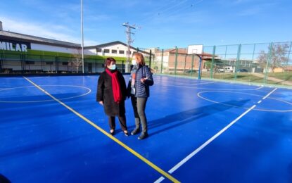 La pista polideportiva de la Carretera de Valdevilla luce un renovado aspecto