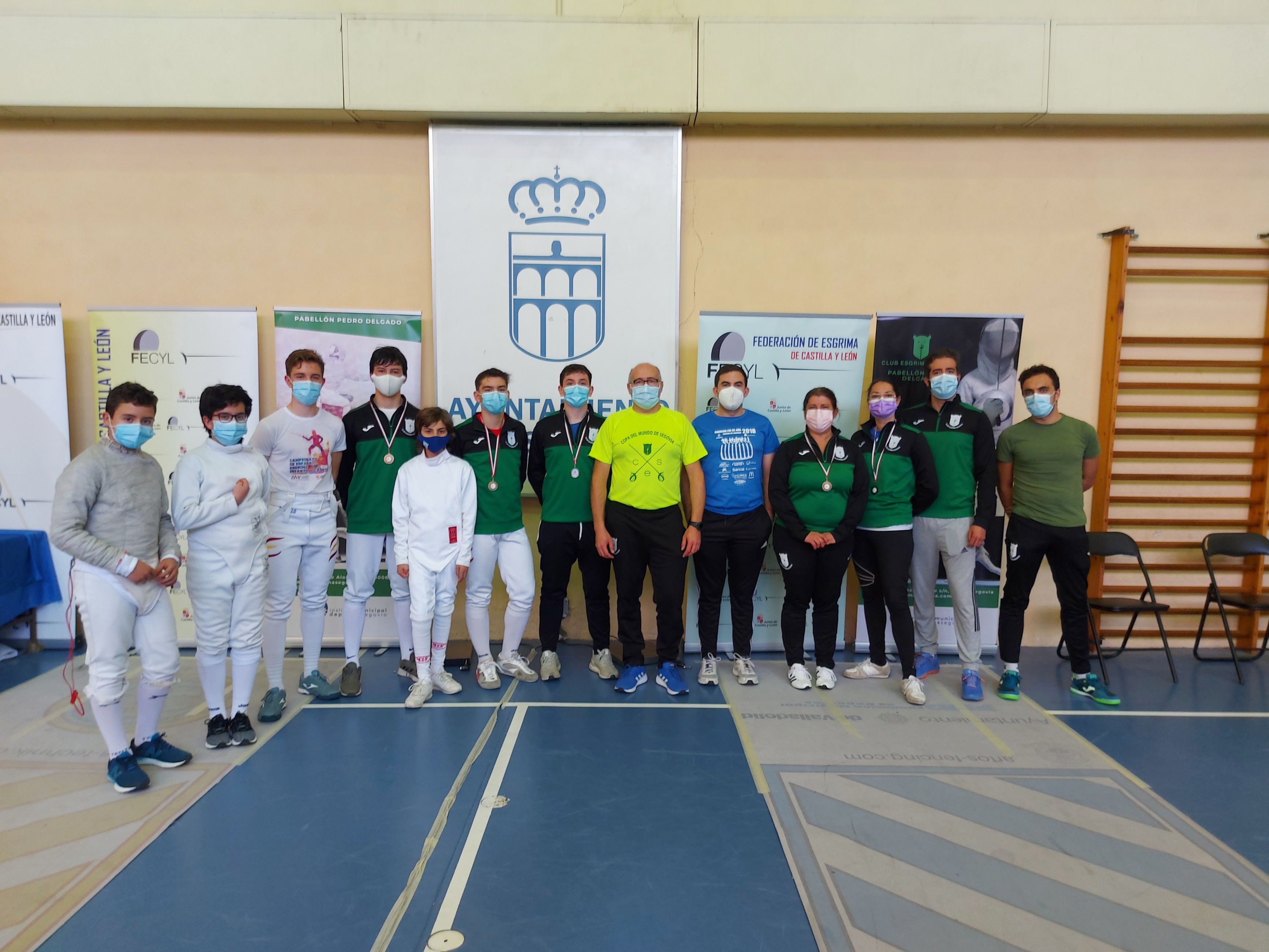 Dos oros, una plata y siete bronces para los tiradores del Club de Esgrima de Segovia en el TRR de Castilla y León de Sable de Segovia