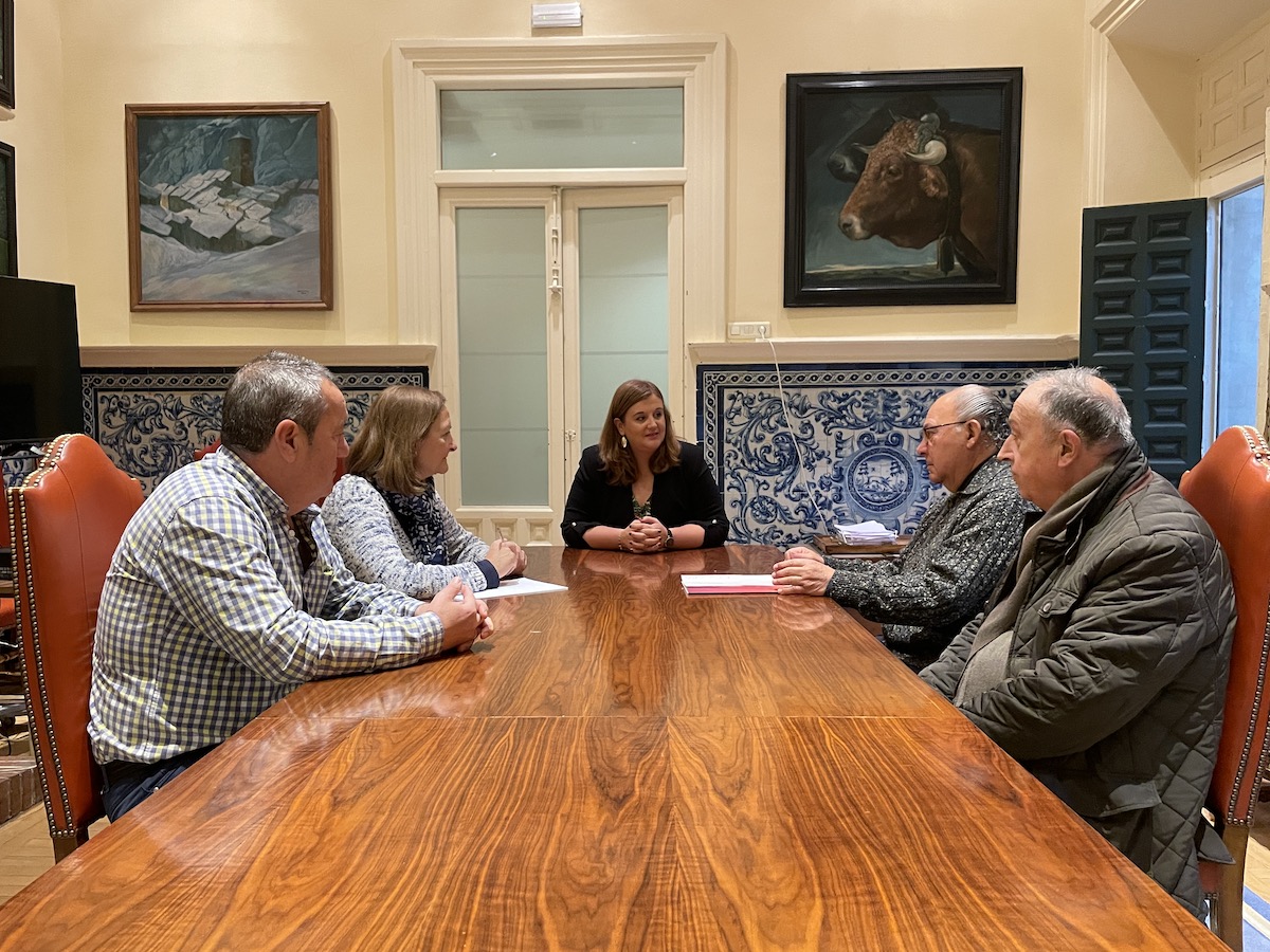 La alcaldesa se reúne con la delegación provincial de la Federación de Fútbol de Castilla y León