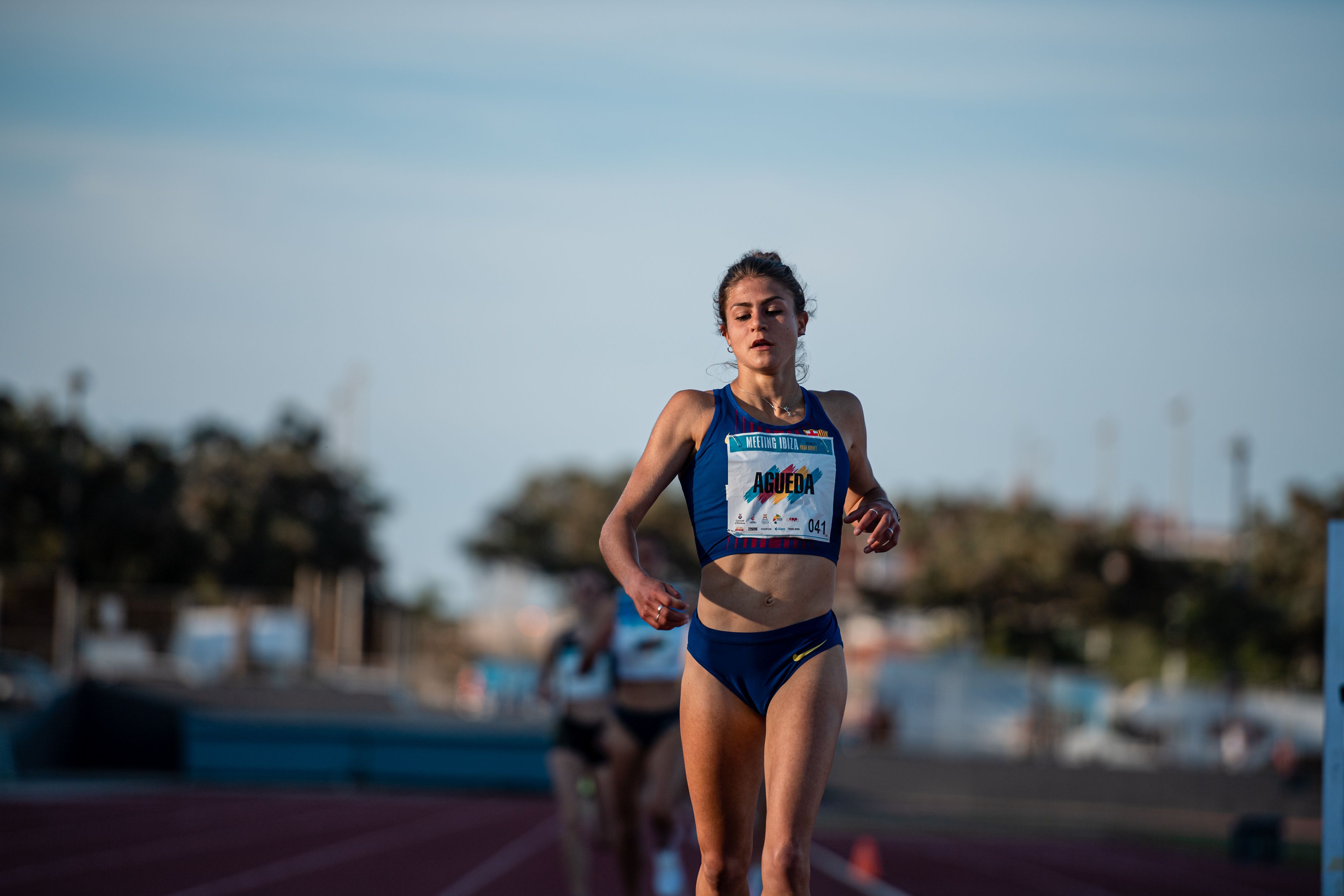 Águeda Muñoz Marqués primera en la prueba de 1500 ml en el Meeting de Atletismo Toni Bonet, en Ibiza