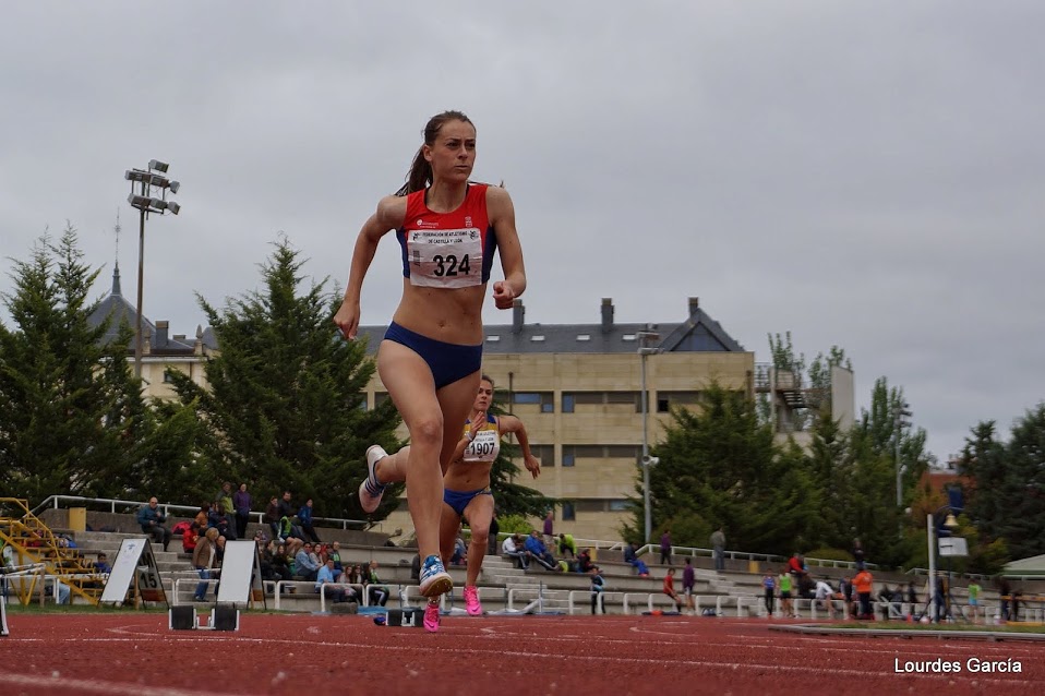 Alba Martínez Díez, consigue una gran marca en los 400 m.v con 1:04.49