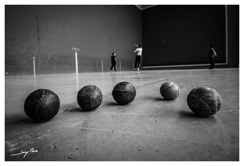 Continúan los entrenamientos del Club de Pelota a mano “Manomanista Skurfers”