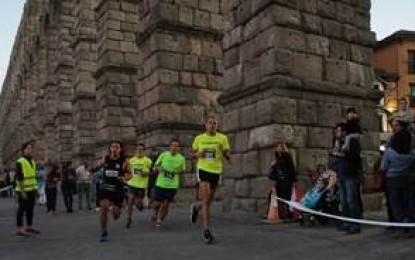 Unos mil corredores disfrutan de la “Nocturna” más brillante de Segovia