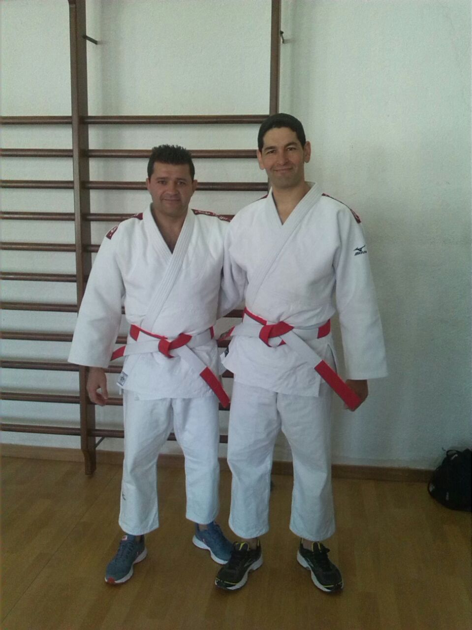 El Club Yoshi en blanco y rojo