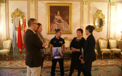 Recepción en el Ayuntamiento a las deportistas Carolina García y Lara García