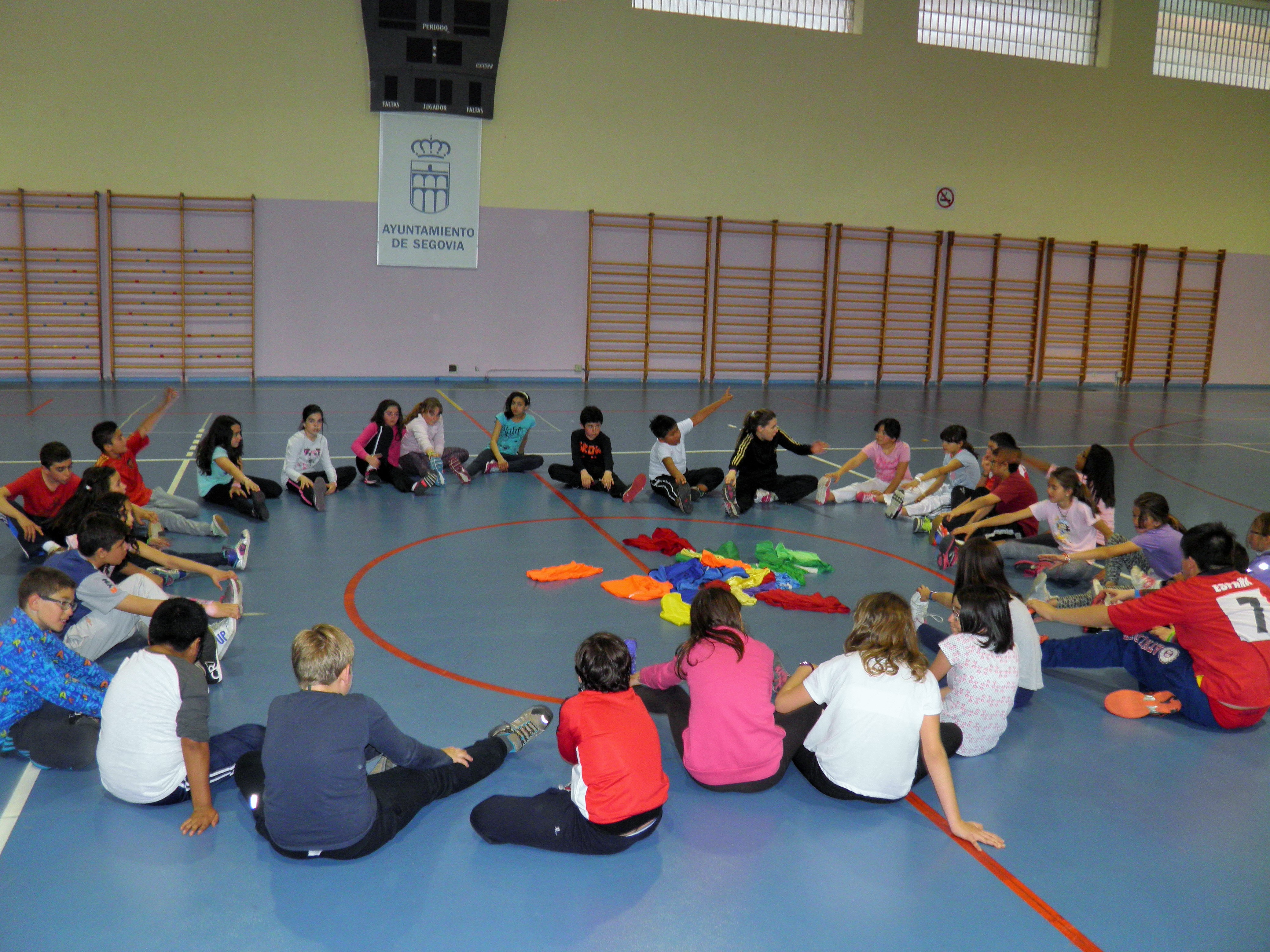 Los benjamines y alevines juegan al Balonmano