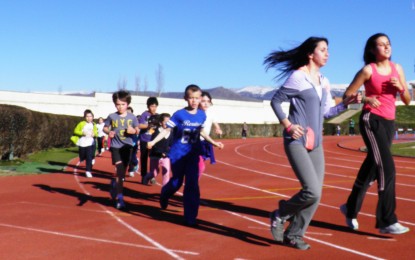 Los prebenjamines descubren el atletismo