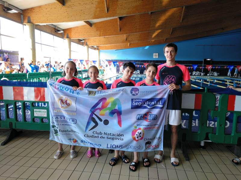 La nadadora Daniela Cecilia del Club Natación Segovia obtiene una medalla en el IV Campeonato Castilla y León Benjamín