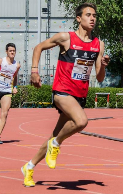 El Atleta del Hotel Cándido, Eduardo Esteban Pascual, consigue el triunfo en los 800 m.l.