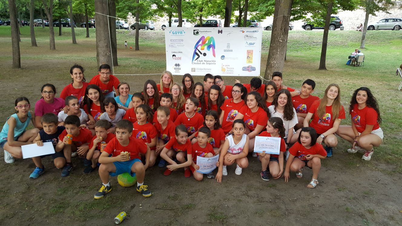 Finalizada la temporada regular, los nadadores del Club de Natación IMD-Ciudad de Segovia, Paula Gómez y Segismundo Álvarez se preparan para los Campeonatos de España