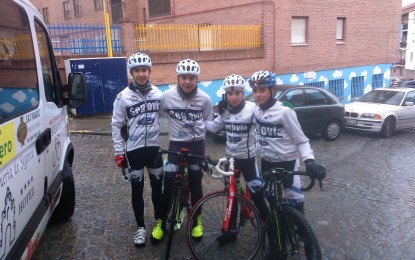 El equipo Club Ciclista 53 X 13 IMD – Segovia Ford a Gandia