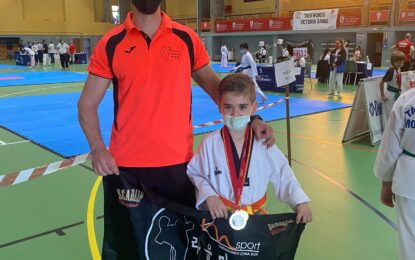Javier Ruíz Martínez plata en el Regional de Técnica de Taekwondo