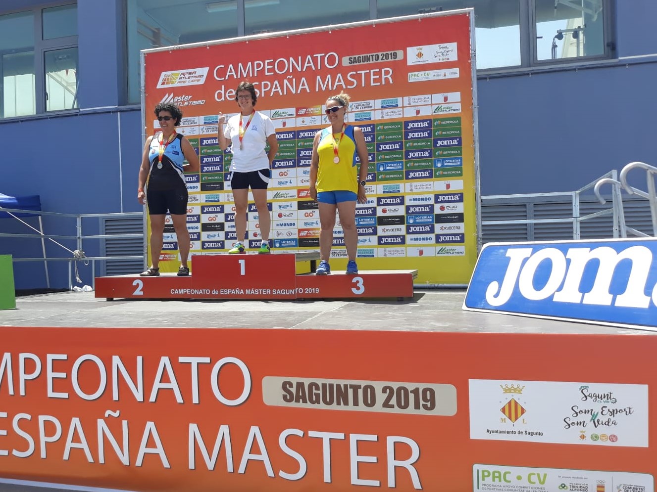 La atleta del Sporting, Rosa de la Calle, triple medallista nacional máster