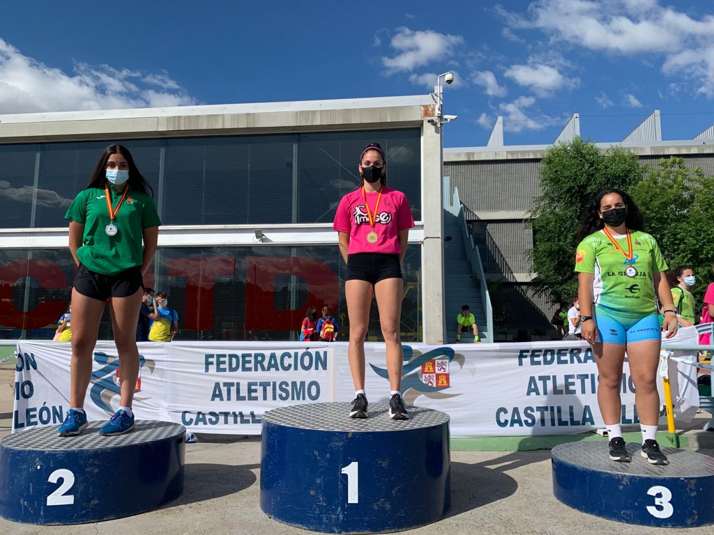 Daniela Gómez Navalón campeona de Castilla y León en peso y disco Sub-18