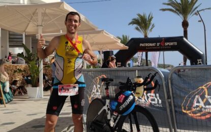 Abraham Tapias consigue el oro en su grupo de edad (35-39 años) en el Half Triatlón Ibiza 2022
