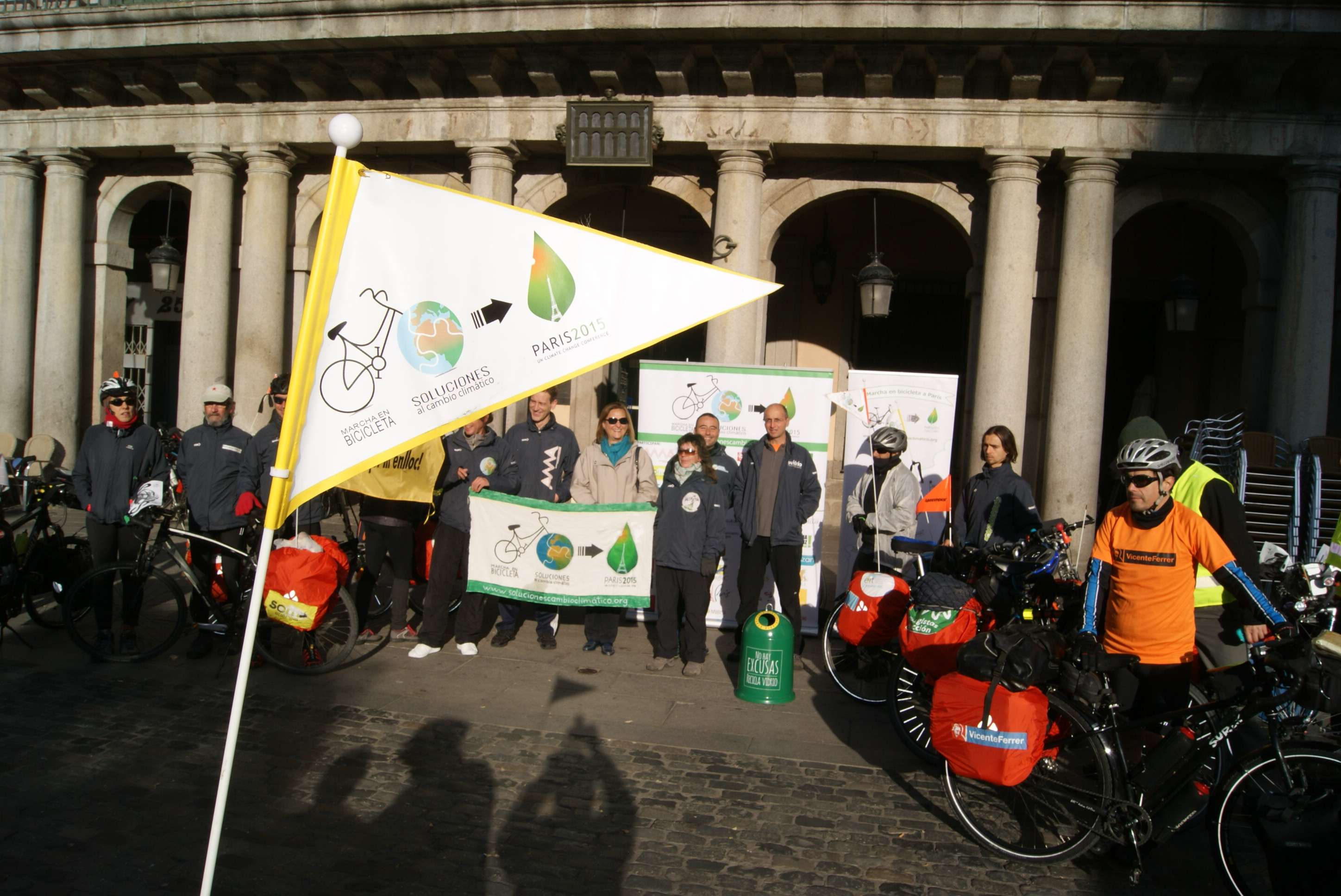 Escala en Segovia de la Marcha ciclista “Contra el Cambio Climático” Madrid-Paris