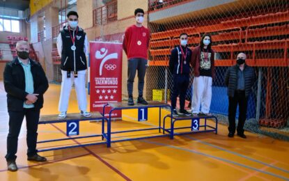 Enrique Herrero, del C.D. Taekwondo Miraflores-Bekdoosan, plata, en el Campeonato Absoluto Senior y Master  de Madrid 2021