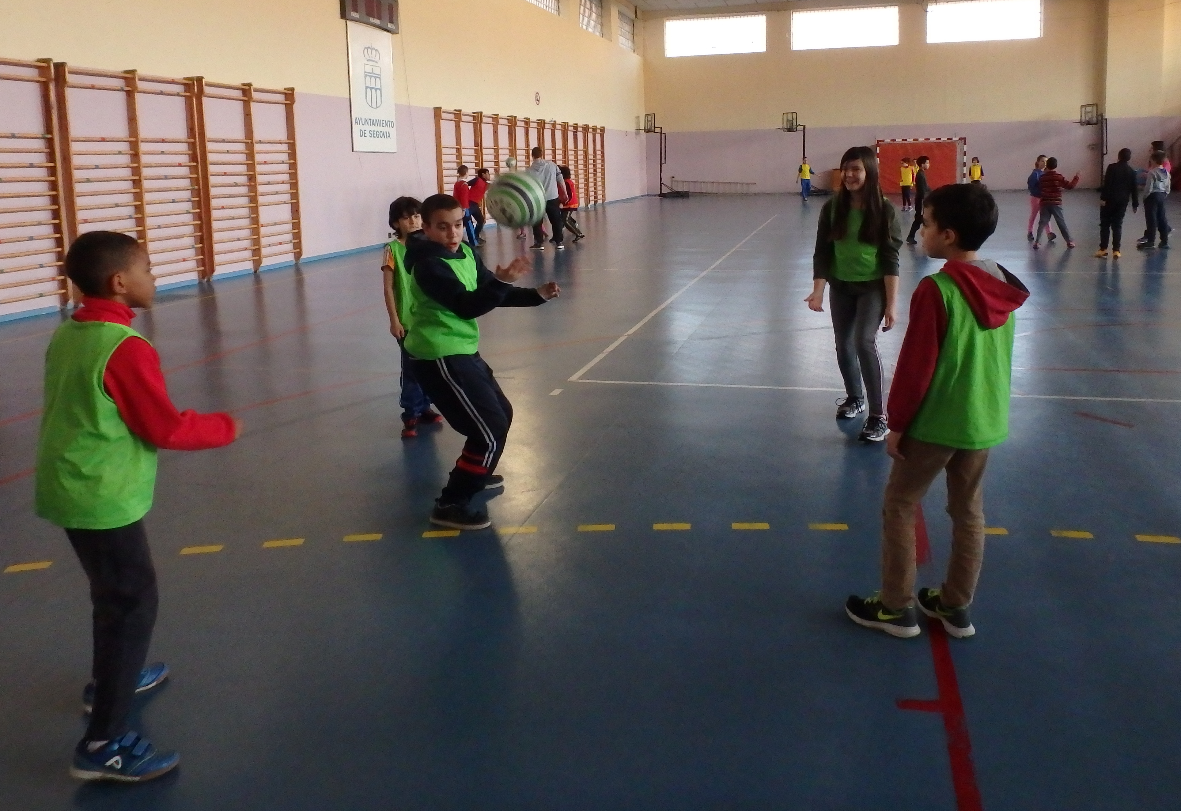 Deporte Escolar: variedad deportiva y equipos mixtos en los encuentros de los viernes