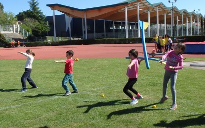 Deporte Escolar: Encuentros de Atletismo, Iniciación en Bici y Juegos Tradicionales