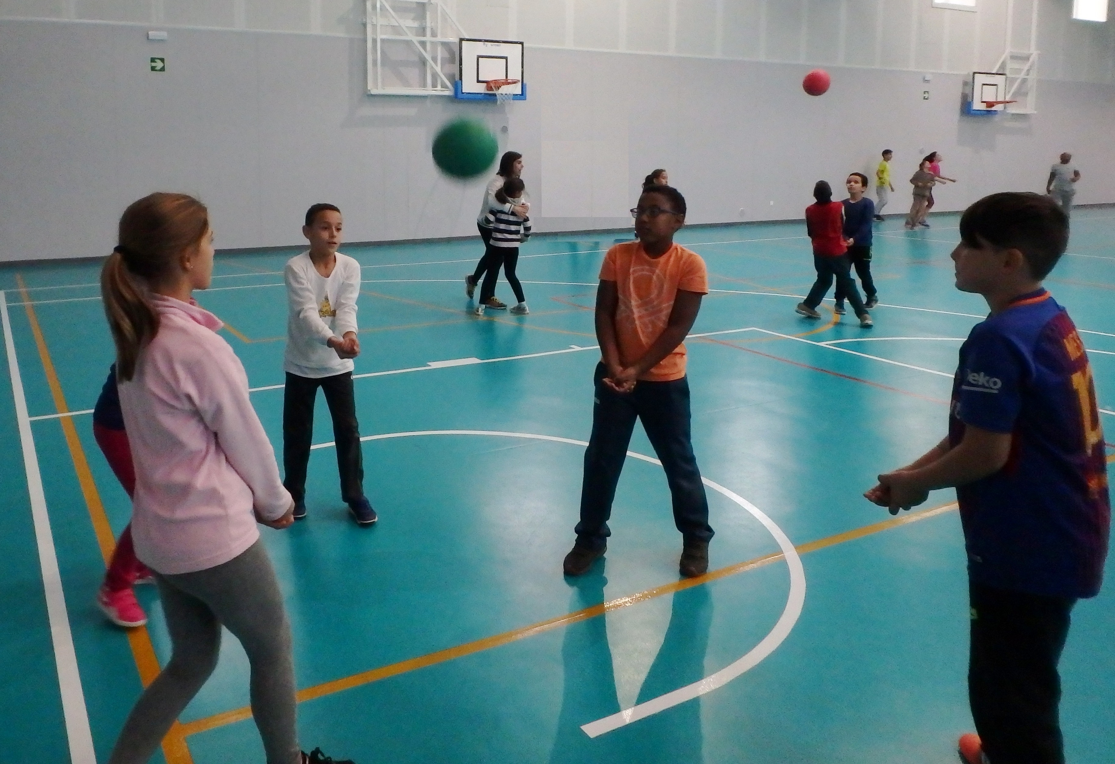 Deporte Escolar: aprendizaje polideportivo por medio del juego en los encuentros de los viernes