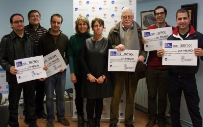 Los ganadores de los Concursos de fotografía y disfraces de la Carrera Fin de Año reciben sus correspondientes premios