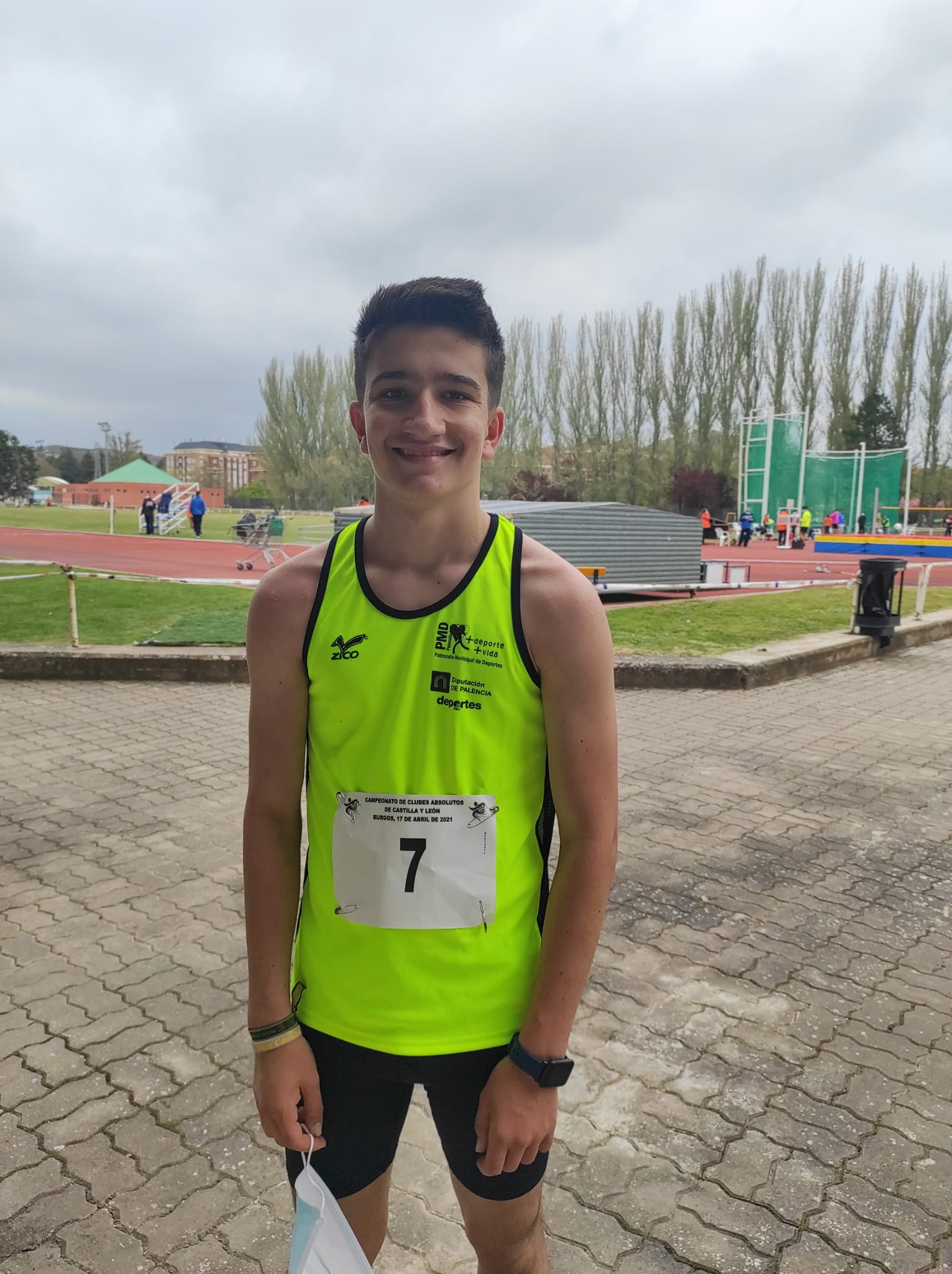 Rodrigo Santa Elena, nuevo récord Provincial y medalla de bronce con su equipo “Puentecillas Palencia”
