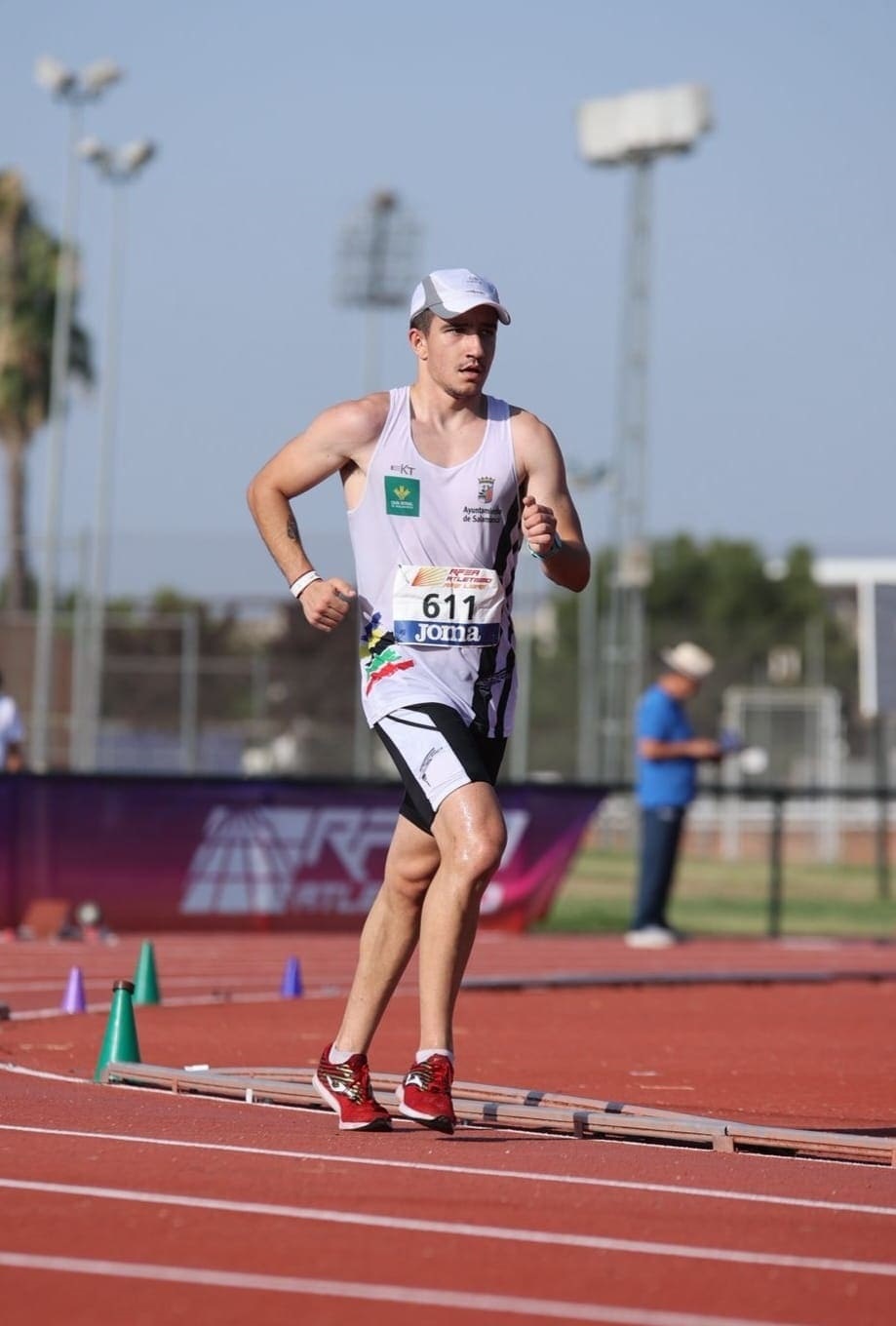 Rodrigo Santa Elena García se clasifica en novena posición en la prueba de 10 km. Marcha en Pista