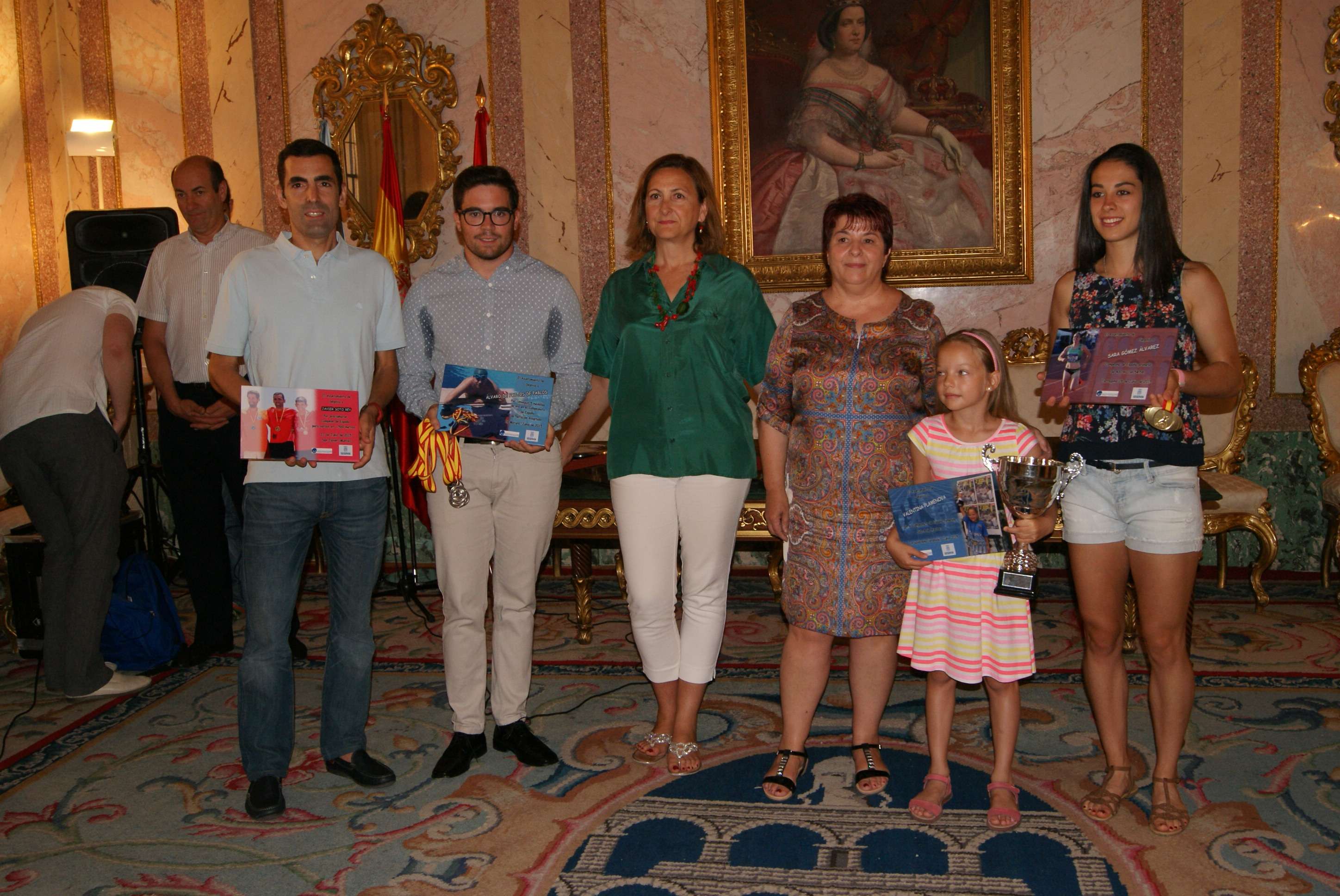 El Ayuntamiento homenajea  a destacados deportistas segovianos