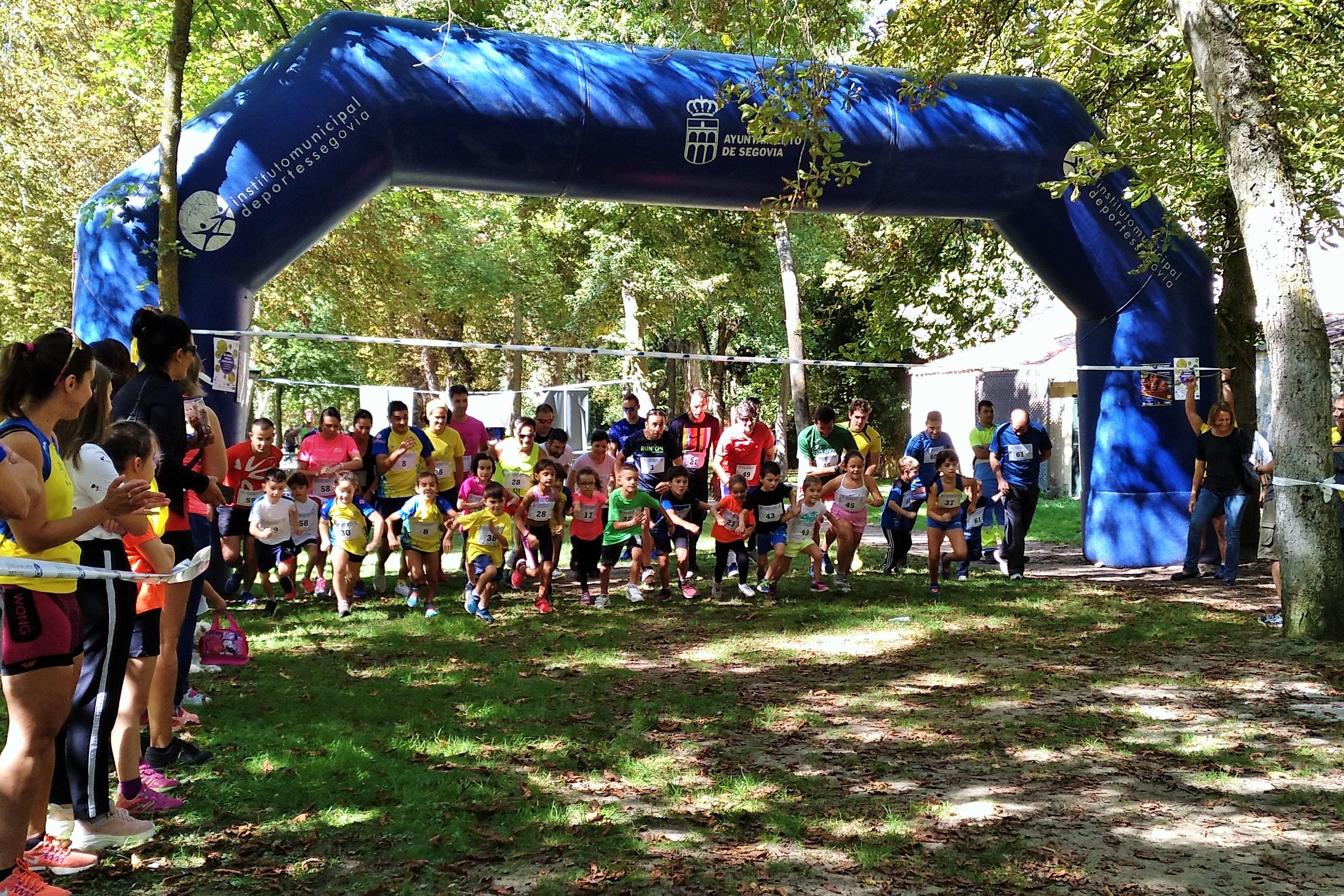 Un año más el Club de Atletismo Sporting Segovia organizó la carrera Correr en Familia