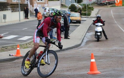 El Triatlón Eresma celebra su primer triunfo regional en el Duatlón de Alba de Tormes