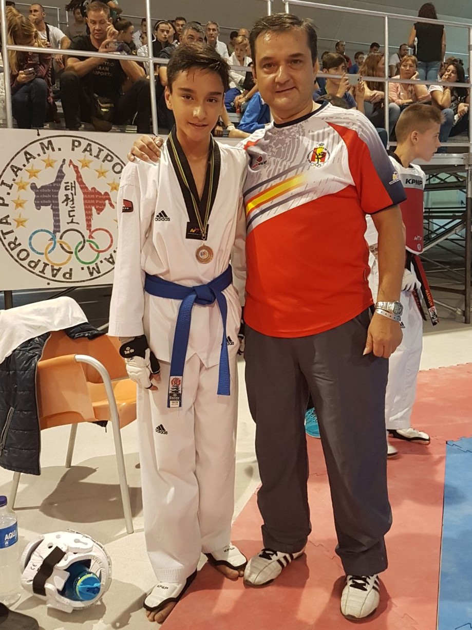 Enrique Herrero medalla de bronce  en el VI Open de Taekwndo Comunidad Valenciana