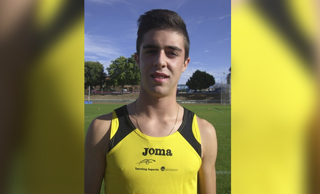 Ernesto Palomo, atleta juvenil del Sporting Segovia convocado con la selección de Castilla y León Juvenil.