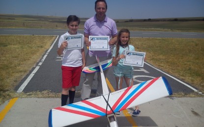El club de aeromodelismo los Halcones de Segovia sigue su curso de pilotos