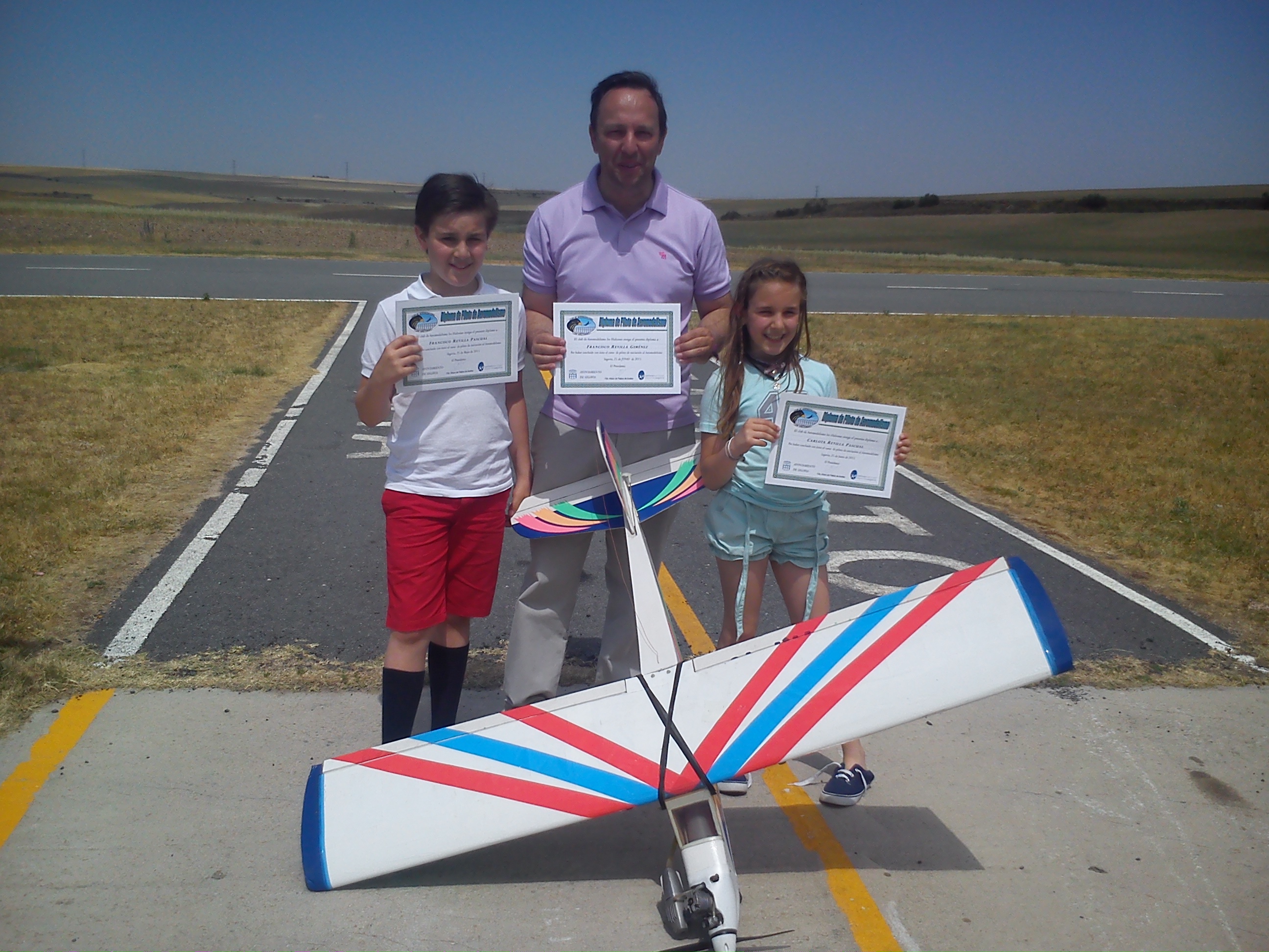 El club de aeromodelismo los Halcones de Segovia sigue su curso de pilotos