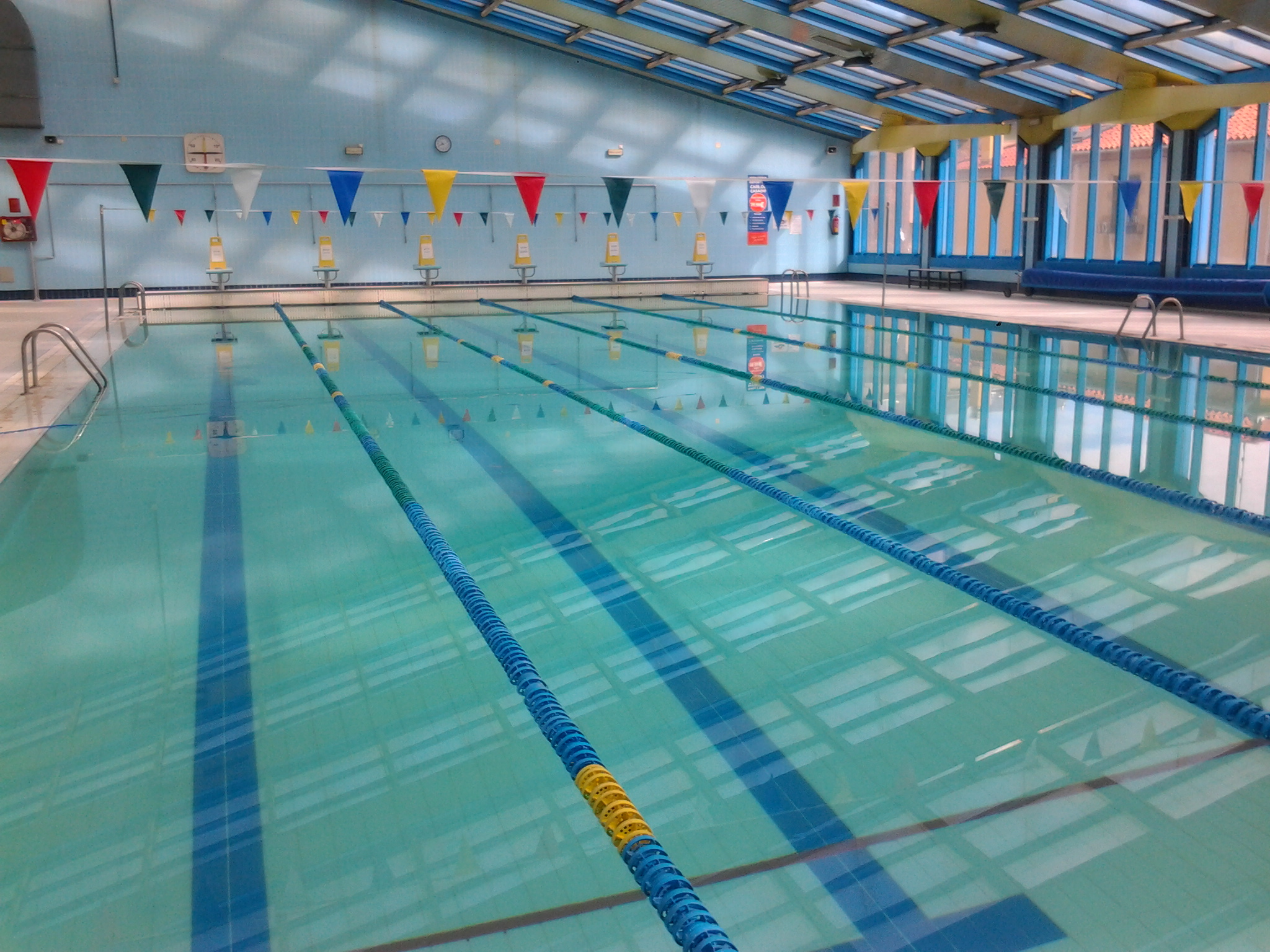 El Ayuntamiento reparará la cubierta de la Piscina Climatizada “José Carlos Casado”