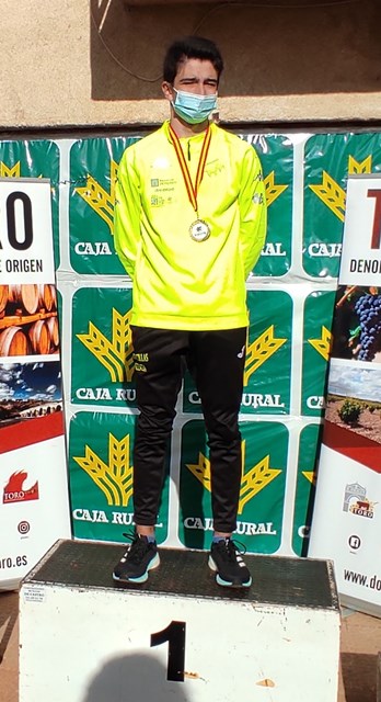 Rodrigo Santa Elena, se proclama campeón de Castilla y León Sub-20 en Marcha en Pista
